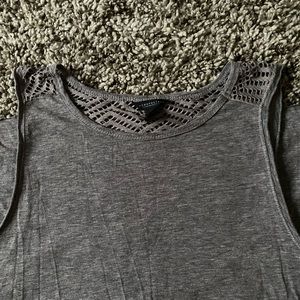 grey tank top
